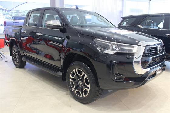 TOYOTA HILUX 2.8 D-4D TURBO DIESEL CD SRX 4X4 AUTOMÁTICO